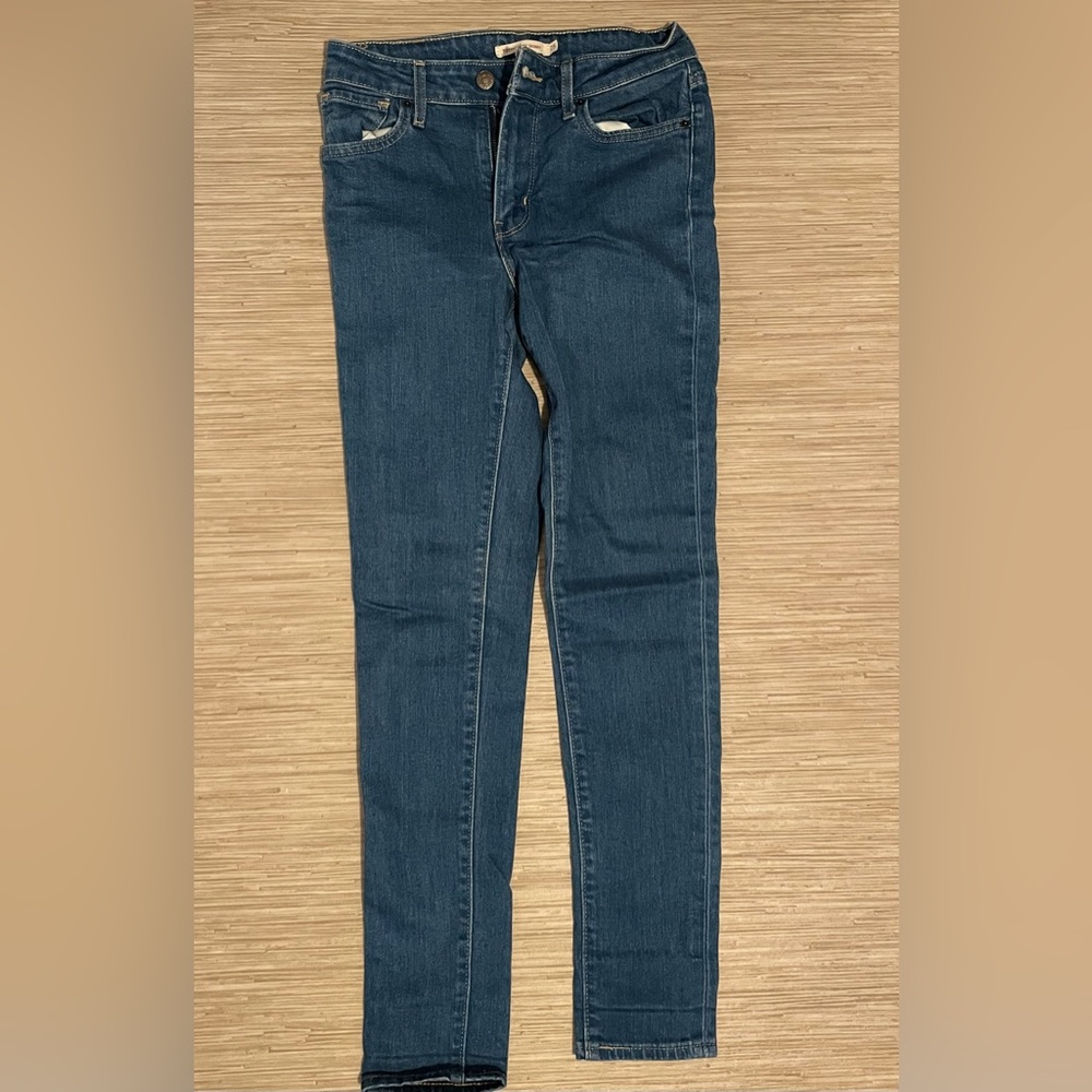Levi's 721 High Rise Medium Wash Skinny Jeans